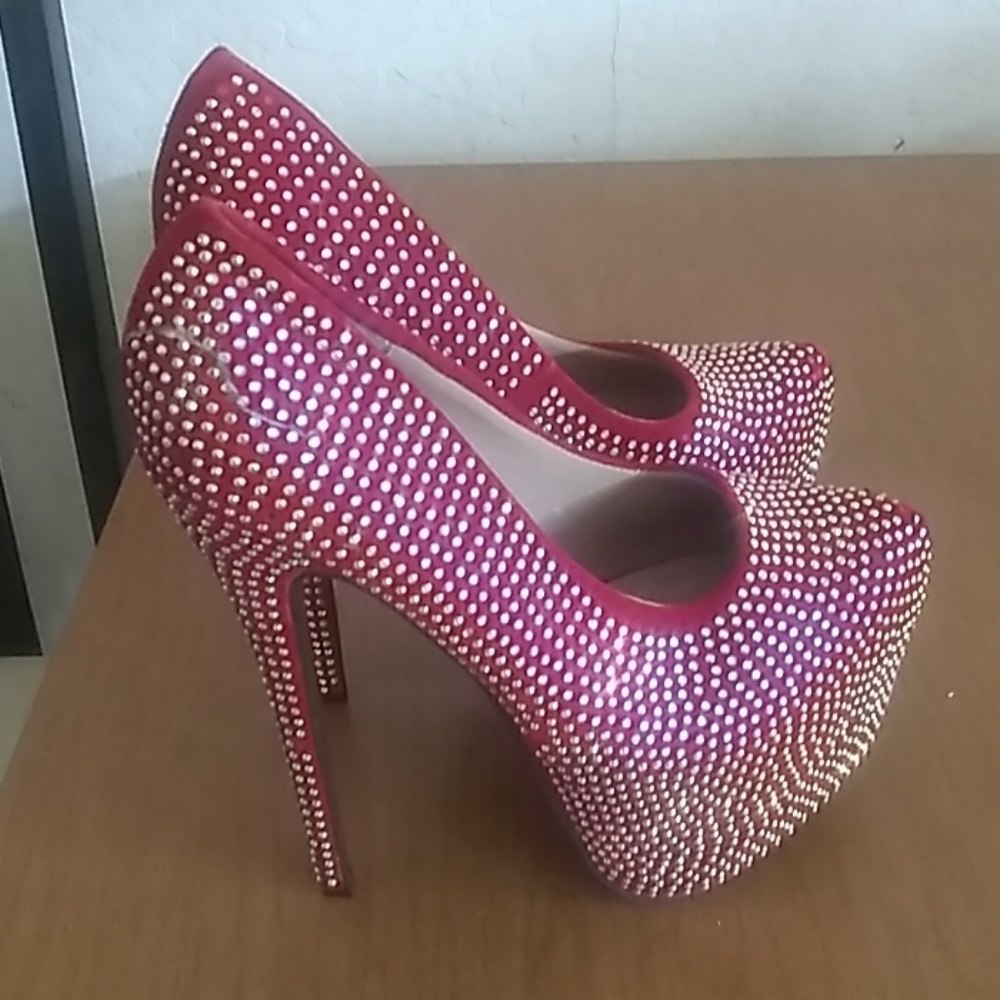 Heels - Picture 2 of 2